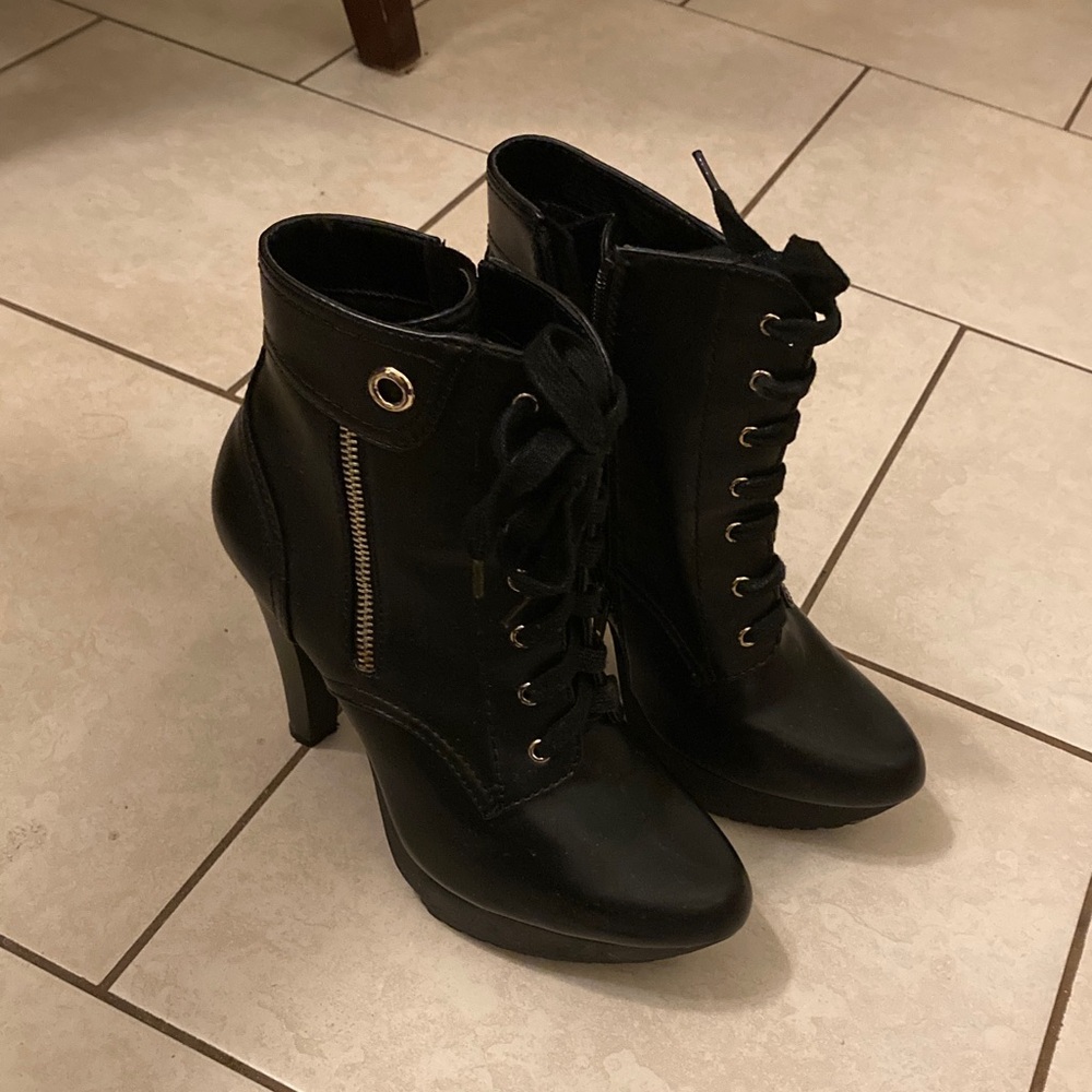 Jennifer Lopez Black Heeled Lace-Up Boots